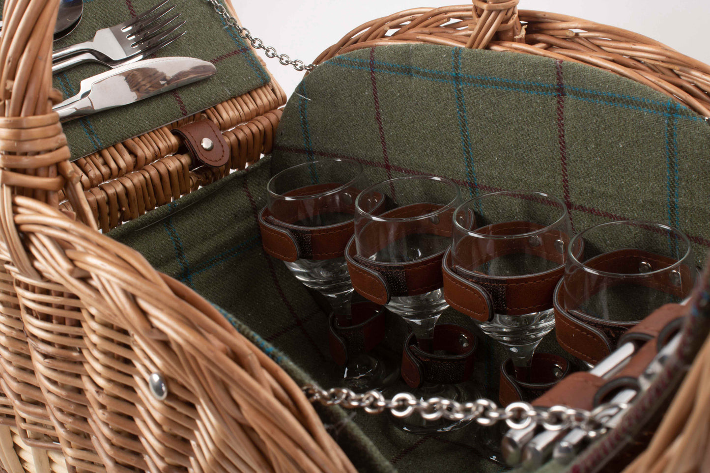OVAL 4 PERSON GREEN TWEED HAMPER