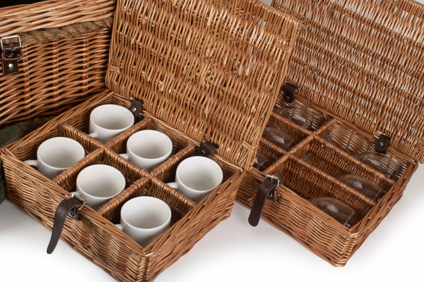 ROPE HANDLED GREEN TWEED 6 PERSON HAMPER